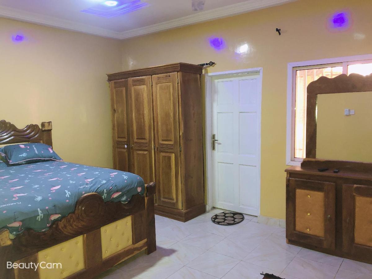 Awamuulamin Manneh Guest House Abuko Экстерьер фото